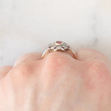 Anello a fiore antico in oro giallo 14K e argento con rubini (0.40ctw ca.) e diamanti di taglio vecchia miniera (0.65ctw ca.), primi del ‘900