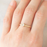 Anello a fiore vintage in oro giallo 14K con diamanti di taglio brillante (0.10ctw ca.), anni ‘80