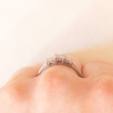Anello “trilogy” in oro bianco 9K con diamanti (0.25ctw ca.), anni ‘80/‘90