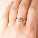 Anello vintage in oro bianco 9K con acquamarine (0.40ctw ca.) e diamanti (0.08ctw ca.), anni ‘80/‘90