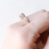Anello antico francese in oro giallo e bianco 18K con diamanti (centrale di taglio brillante e di 0.28ct ca.), anni ‘30/‘40