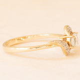 Anello vintage in oro giallo e bianco 9K con topazio azzurro trattato (0.40ct ca.) e diamanti, anni ‘60/‘70