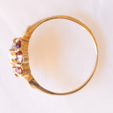 Anello a fiore vintage in oro giallo 9K con opale (0.05ct ca.) e granati (0.36ctw ca.), anno 1975