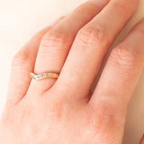 Anello a “V” vintage in oro giallo 9K con diamanti (0.07ctw ca.)