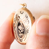 Ciondolo portafoto antico in oro giallo 18K con smalti neri e perlina bianca, primi del ‘900