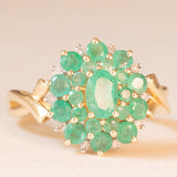 Anello a fiore vintage in oro giallo 14K con smeraldi (2ctw ca.) e diamanti (0.10ctw ca.), anni ‘70/‘80