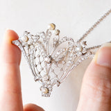 Collier Art Nouveau in oro bianco 18K con perline bianche e diamanti, anni ‘20