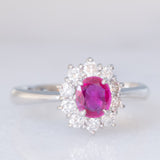 Anello a margherita vintage in platino con rubino (0.33ct) e diamanti (0.57ctw), anni ‘70
