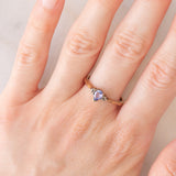 Trilogy vintage in oro giallo 8K con tanzanite e diamanti, anni ‘80