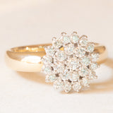 Anello a fiore vintage in oro giallo e bianco 14K con diamanti di taglio brillante (0.93ctw ca.), anni ‘60/‘70