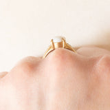 Anello vintage in oro giallo e bianco 8K con opale (1ct ca.) e diamanti, anni ‘60