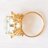 Anello da cocktail vintage in oro giallo 18K con acquamarina (7.50ct ca.), anni ‘60/‘70