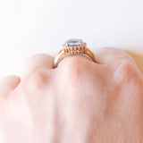 Anello a margherita moderno in oro giallo 9K con topazio mistico (1.30ct ca.) e diamanti di taglio brillante (0.20ctw ca.)