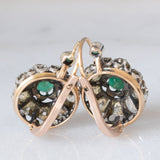 Orecchini antichi in oro giallo 18K e argento con smeraldi (0.30ctw ca.) e diamanti di taglio vecchia miniera (3ctw ca.), primi del ‘900