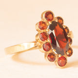 Anello a fiore vintage in oro giallo 8K con granati (1.30ctw ca.), anni ‘70