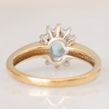 Anello a margherita vintage in oro giallo 9K con topazio azzurro (0.55ct ca.) e diamanti (0.05ctw ca.)