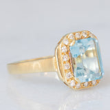 Anello vintage in oro giallo 14K con topazio azzurro (2.80ct ca.) e diamanti di taglio brillante (0.16ctw ca.), anni ‘80/‘90