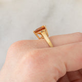 Solitario in oro giallo 9K con quarzo citrino di taglio trillion (1.93ct)