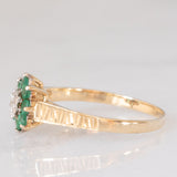 Anello a fiore vintage in oro giallo 9K con smeraldi (0.36ctw ca.) e diamante (0.01ct ca.), anni ‘70/‘80