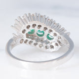 Anello vintage in oro bianco 18K con smeraldi (0.60ctw ca.) e diamanti (1ctw ca.), anni ‘70/‘80