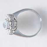 Anello a margherita in oro bianco 18K con acquamarina (1.10ct ca.) e diamanti di taglio brillante (1ctw ca.), anni ‘70