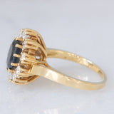 Anello a margherita vintage in oro giallo 14K con zaffiro (1.30ct ca.) e diamanti di taglio brillante (0.47ctw ca.), anni ‘60/‘70