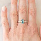 Anello in oro giallo 9K con zircone azzurro (1.63ct) e zirconi bianchi