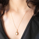 Collana vintage con catenina in oro giallo 9K e con pendente in oro giallo 9K con opale (1ct ca.), anno 1981