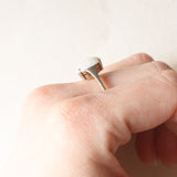 Anello Art Déco in oro giallo e bianco 9K con opale (1.40ct ca.), anni ‘30