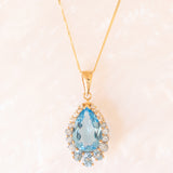 Collana vintage con catenina in oro giallo 9K e con ciondolo in oro giallo 9K con topazi azzurri (6ctw ca.), anni ‘2000