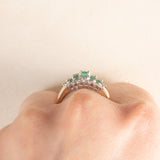 Anello vintage in oro giallo e bianco 14K con smeraldi (0.34ctw ca.) e diamanti (0.30ctw ca.), anni ‘70