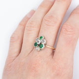 Anello a fiore antico in oro giallo 14K e argento con diamanti di taglio rosetta e paste di vetro verde, fine ‘800