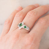 Anello a fiore vintage in platino con tsavoriti (0.80ctw) e diamanti (0.85ctw), anni ‘90/anni ‘2000