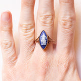Anello a navette vintage in oro giallo 9K con jasperware rappresentante la dea Diana, anni ‘70