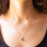 Collana vintage con catenina in oro giallo 9K e ciondolo in oro giallo 10K con tanzaniti (1.30ctw ca.) e diamanti