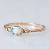 Trilogy vintage in oro giallo 8K con opale e diamanti, anni ‘50/‘60