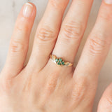 Anello vintage in oro giallo 9K con smeraldi (0.16ctw ca.) e diamanti, anni ‘70/‘80