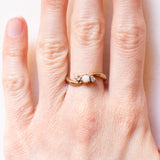 Anello trilogy in oro giallo e bianco 9K con opale (0.20ct ca.) e pietre bianche imitazioni di diamanti, anno 1999