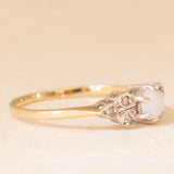 Anello vintage in oro giallo e bianco 9K con opale (0.15ct ca.) e diamanti, anni ‘70