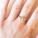 Anello vintage in oro giallo e bianco 9K con topazio azzurro trattato (0.40ct ca.) e diamanti, anni ‘60/‘70