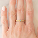 Solitario in oro giallo 9K con diamante blu trattato (0.07ct)