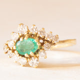 Anello a margherita vintage in oro giallo 14K con smeraldo (0.35ct ca.) e diamanti (0.50ctw ca.), anni ‘70