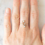 Anello Art Nouveau in oro giallo e bianco 14K con diamanti di taglio vecchia miniera (0.30ctw ca.) e di taglio rosetta, anni ‘20