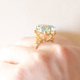 Anello da cocktail vintage in oro giallo 18K con acquamarina (7.50ct ca.), anni ‘60/‘70