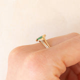 Anello vintage in oro giallo 9K con pasta di vetro verde e diamanti, anni ‘90