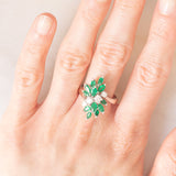 Anello vintage in oro bianco 18K con smeraldi (1ctw ca.) e diamanti (0.45ctw ca.), anni ‘70