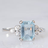 Anello vintage in platino con acquamarina (1.40ct ca.) e diamanti (0.18ctw ca.), anni ‘70