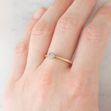 Solitario vintage in oro giallo 9K con diamante salt and pepper di taglio brillante (0.25ct ca.)