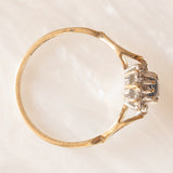 Anello a margherita vintage in oro giallo 9K con zaffiro (0.30ct ca.) e diamanti (0.06ctw ca.), anno 1970