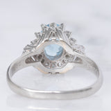 Anello a margherita vintage in platino con acquamarina (0.93ct) e diamanti (0.29ctw), anni ‘80